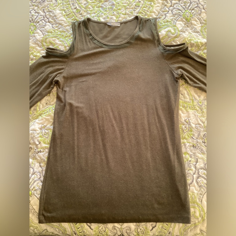 Cold shoulder tunic, olive green. XL